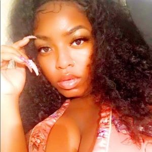 Meet your Posher, Davona